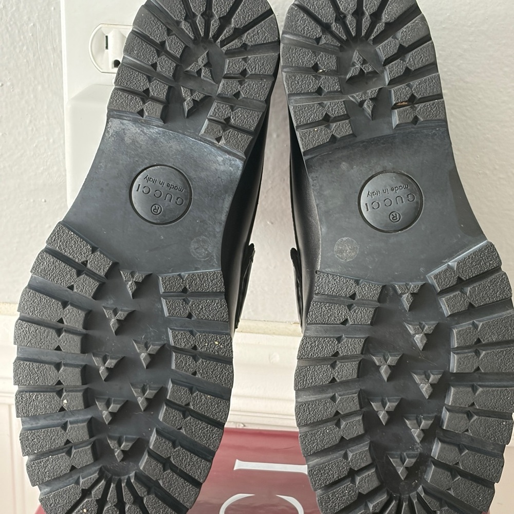 Gucci Black Leather Loafers with Green and Red Accents - Picture 5 of 6